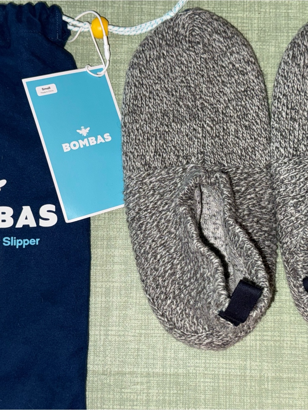 Bombas Women's size 7-8.5 Gray Heather Cozy Slipper Socks no slip grip bottom